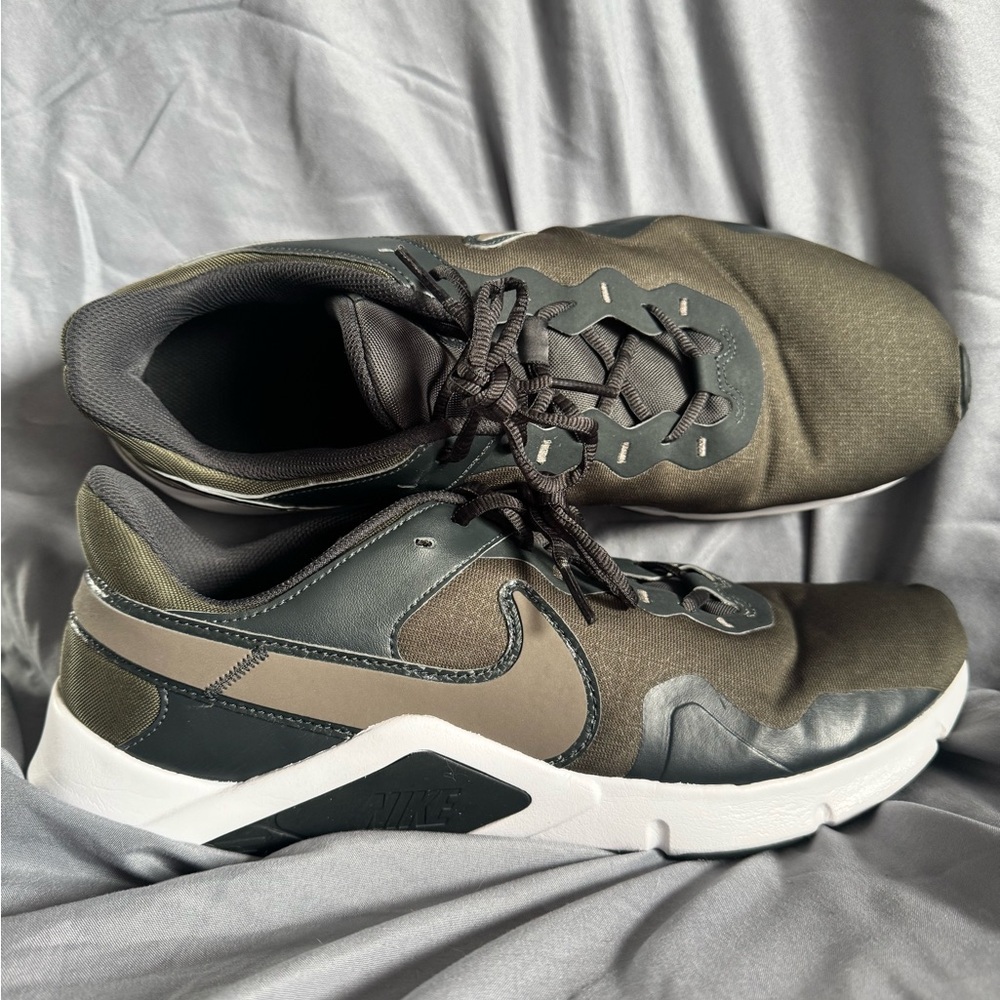 Nike Legend Essential 2
